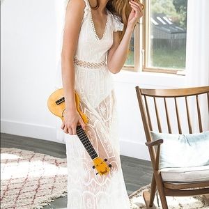 SEXY WHITE LACE V-BACK DRESS: NEW WITH TAGS